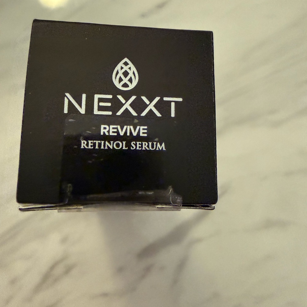 BUNDLE Nexxt Vitamin C Serum, Lip Plumper&Mask, Revive Eye Cream & Retinol Serum - Picture 8 of 10
